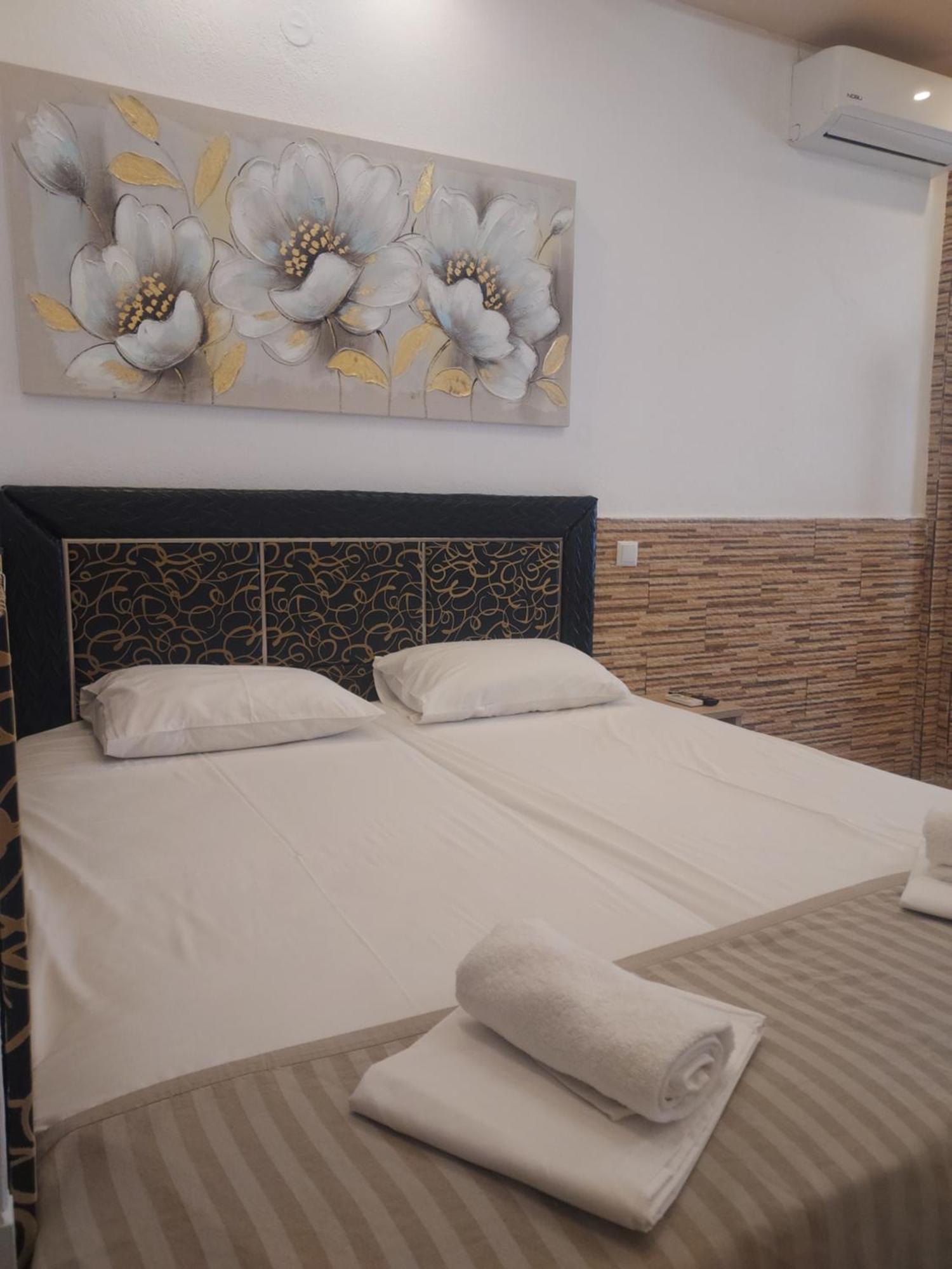 Hotel Fernando à Ofrínion Extérieur photo