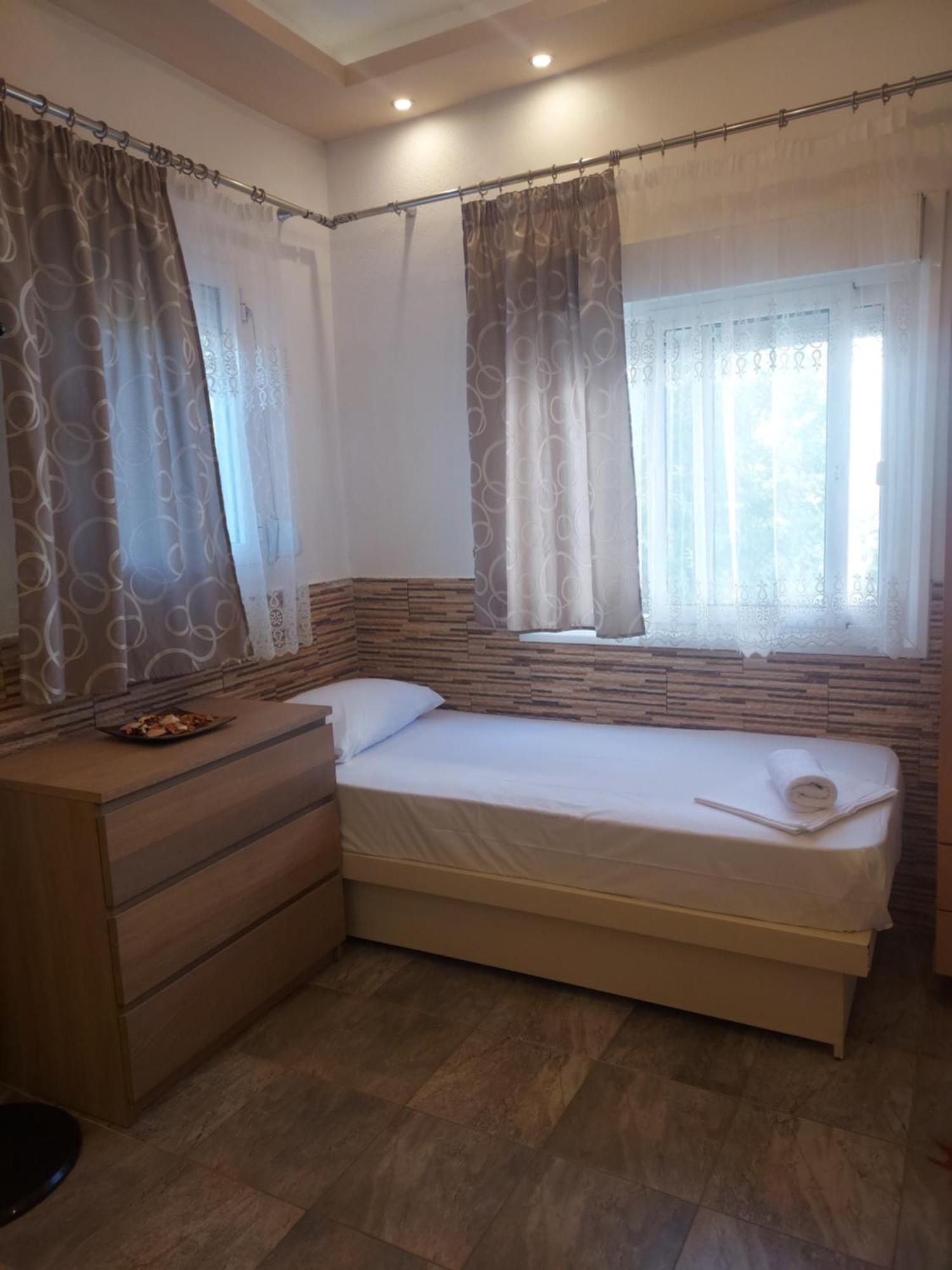 Hotel Fernando à Ofrínion Extérieur photo