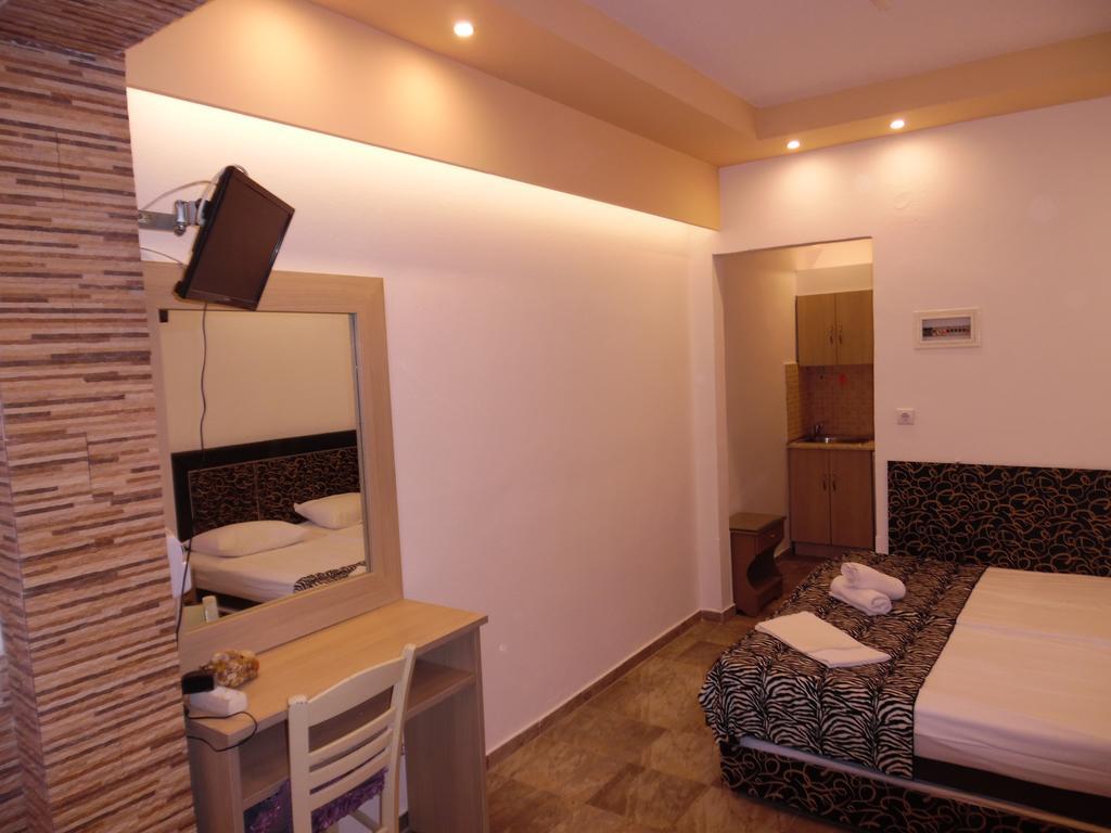 Hotel Fernando à Ofrínion Extérieur photo