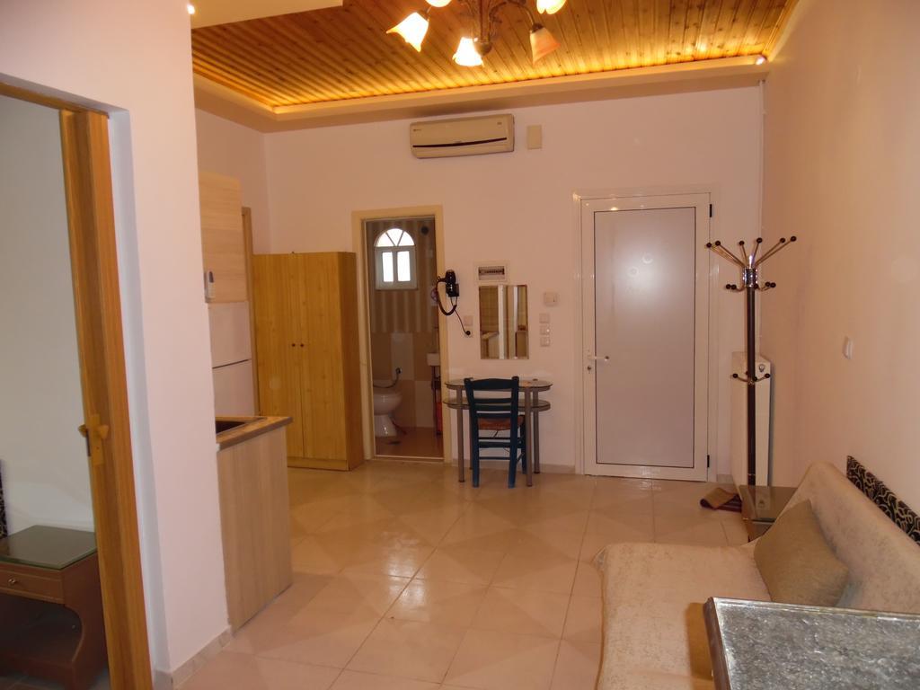 Hotel Fernando à Ofrínion Extérieur photo