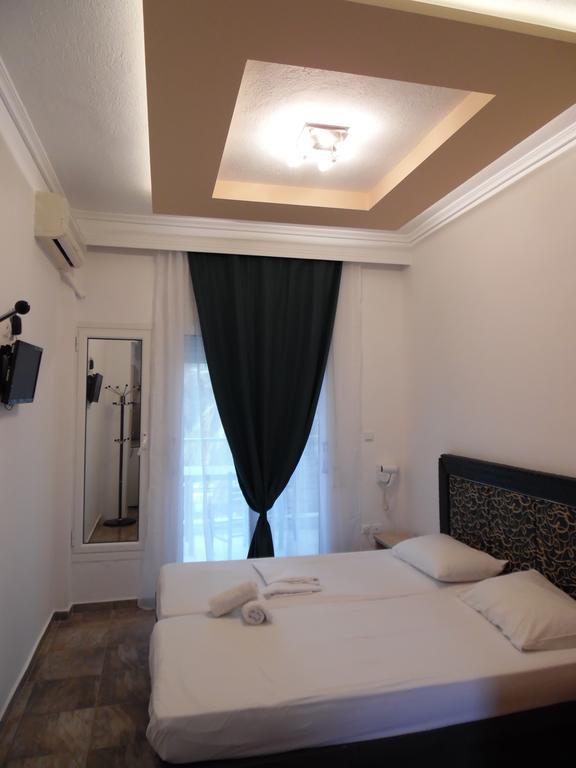 Hotel Fernando à Ofrínion Extérieur photo