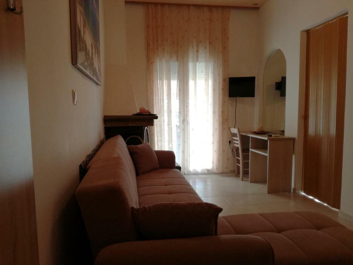 Hotel Fernando à Ofrínion Extérieur photo