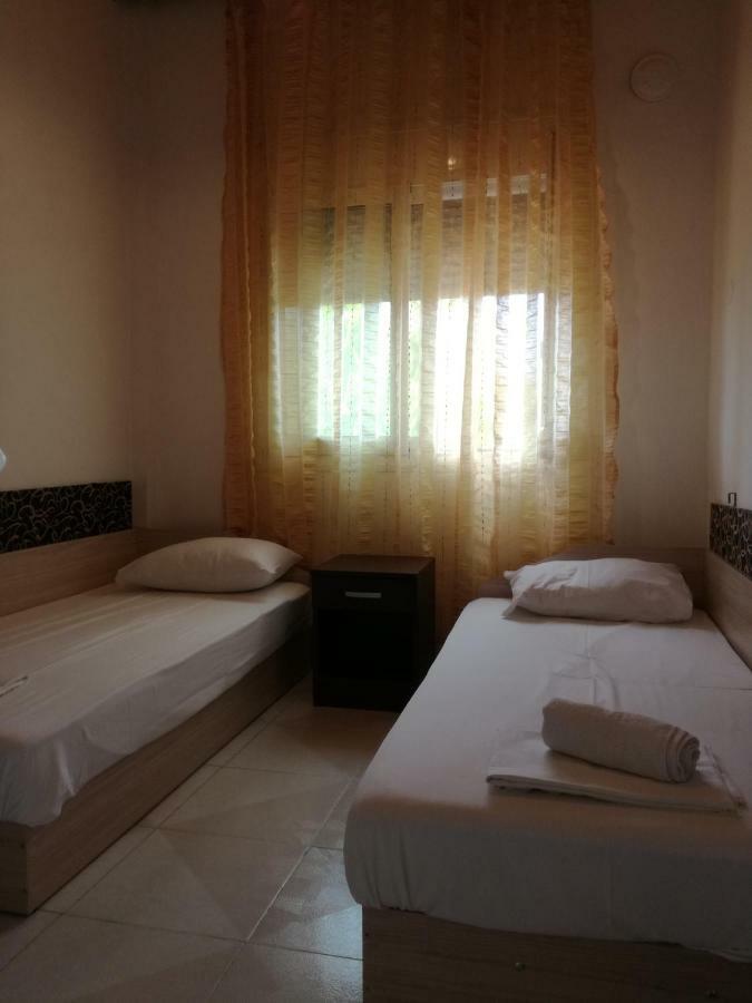 Hotel Fernando à Ofrínion Extérieur photo